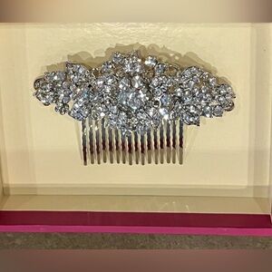 Stunning rhinestone bridal hair comb.